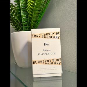Burberry Her Intense parfume
